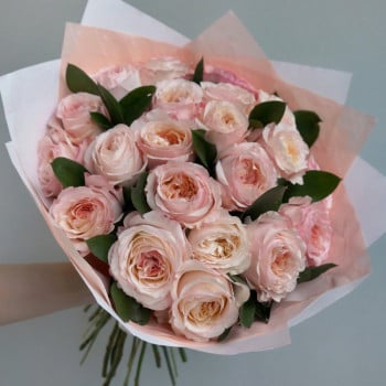 25 пионовидных роз
