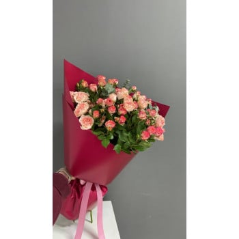 Букет из 15 спрей роз Букет из 15 спрей роз